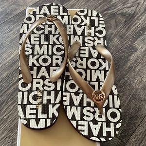 Michael kors flip flops